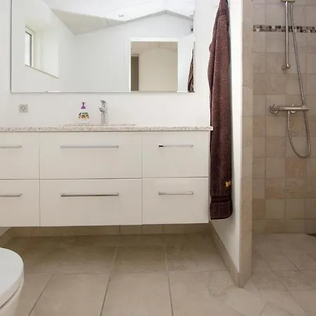 Hotel 4 Bedroom Awesome In Sams Ballen (Samso)